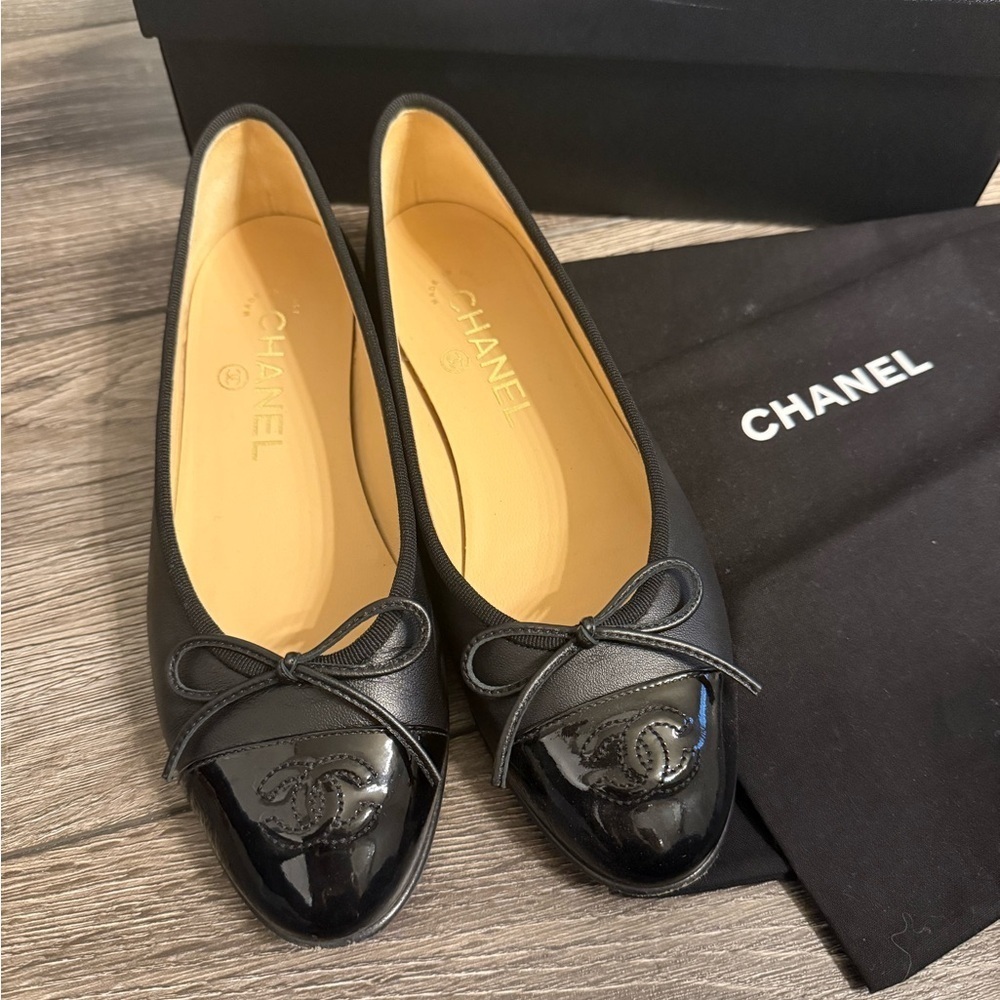 CHANEL Classic Black Leather Ballerina Flats - Size 36